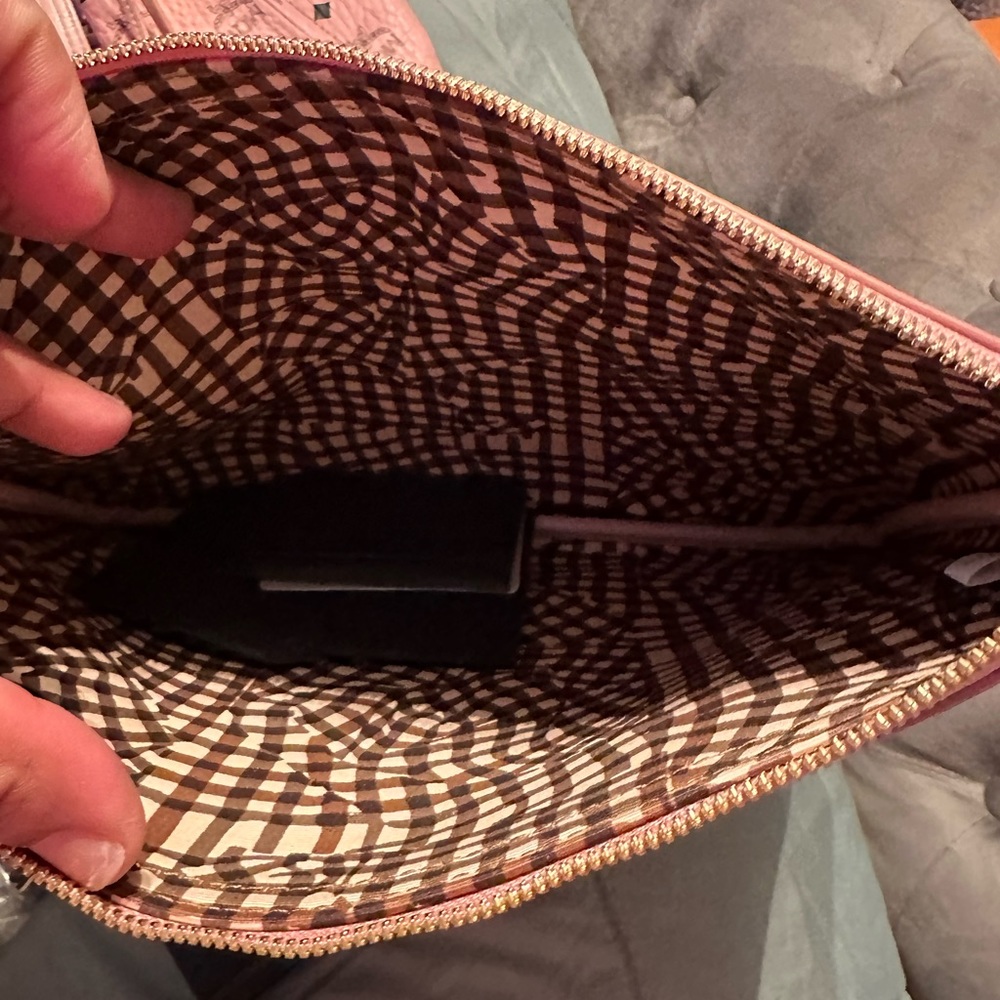 MCM medium Liz Shopper in Pink. - Picture 10 of 11
